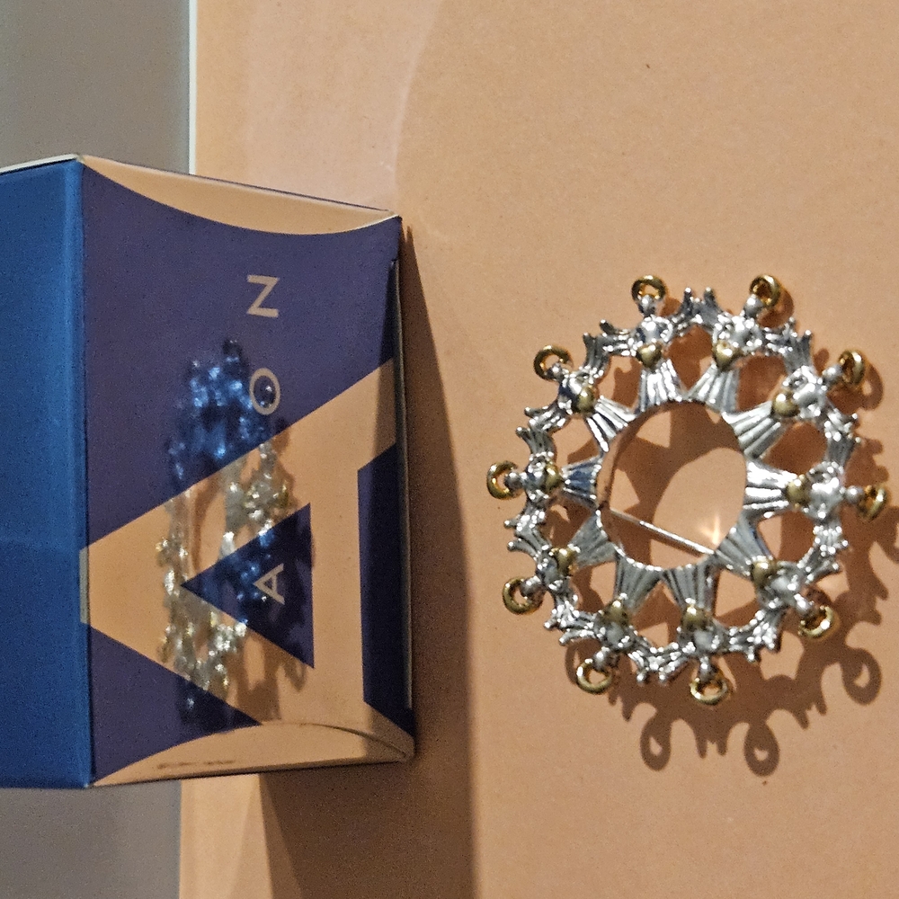 2" Vintage Avon Gold and Silver Circular Angel Wreath Brooch